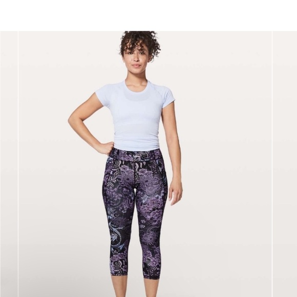 Lululemon Time To Sweat Crops *23" Size 6 in Memoir Multi Purple - Picture 2 of 4